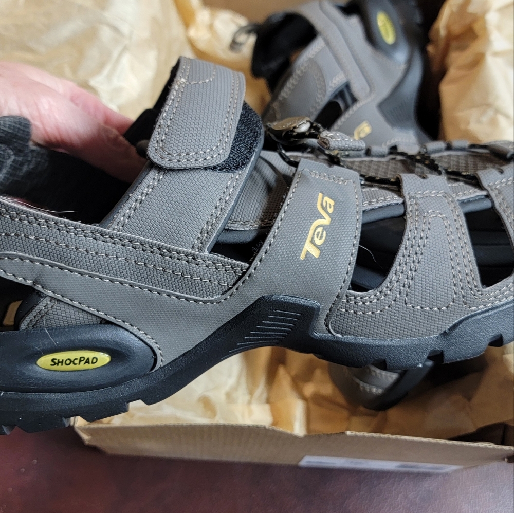 NIB Teva Mens Sandals